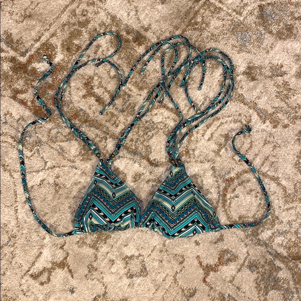 🦋Hobie Aztec print bikini top - Size M